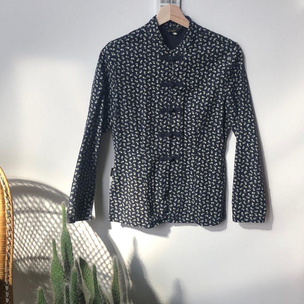 Navy Mandarin Collar White Flower Button Down
